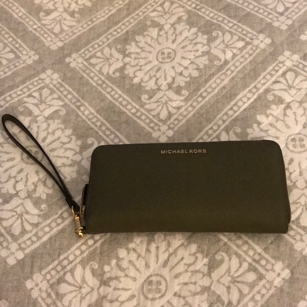 Michael Kors Wristlet — NWOT